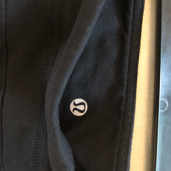 Black cropped Lululemon leggings - Picture 4 of 9